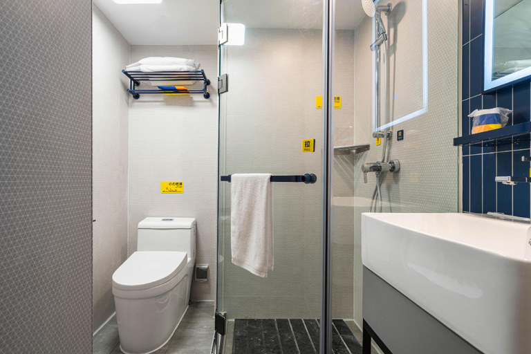 Bathroom, 7 Days Premium Chengdu Kuanzhai Alley Metro Station, Chengdu