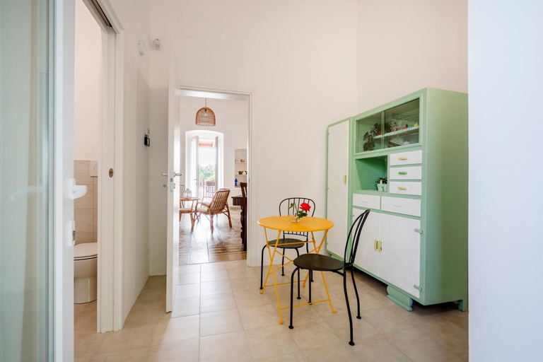 Others 4, Maison Valentina, Bari