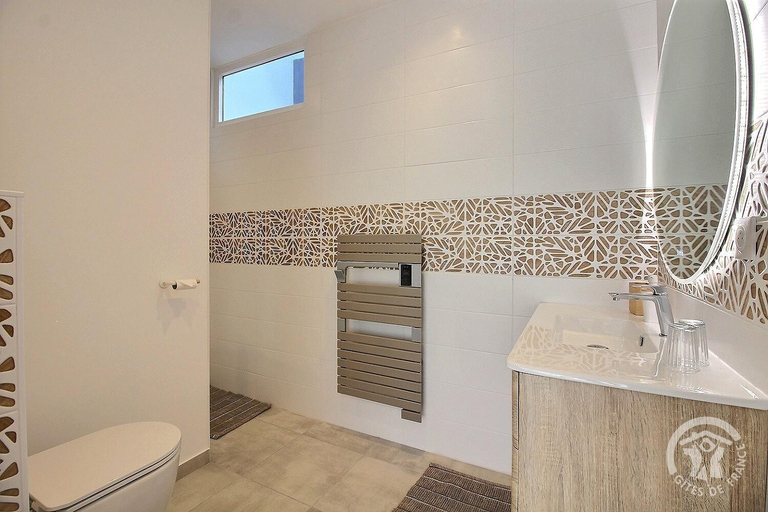 Bathroom 3, Le val d'ic, Côtes-d'Armor