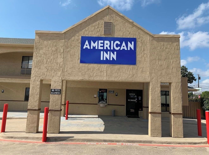 Exterior, American Inn, Collin