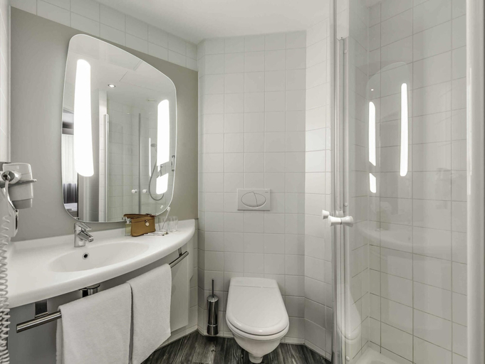 Bathroom 5, ibis Innsbruck, Innsbruck