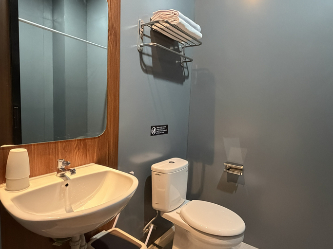 Bathroom 5, Altha Stay Cokro, Yogyakarta