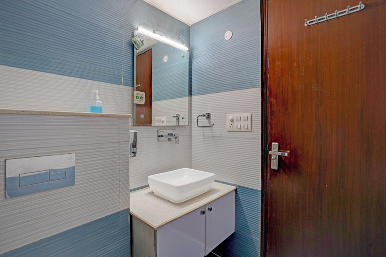 Bathroom 5, Restin Hotel Near Golf Course Road, Gurgaon