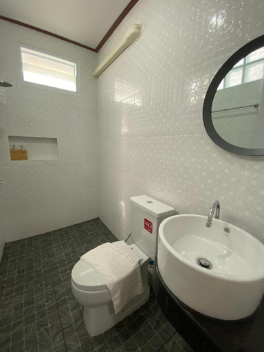 Bathroom 3, This Phe Resort, Muang Rayong