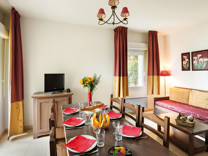 Dining 3, Cosy Wellness Retreat With Balcony, Dordogne