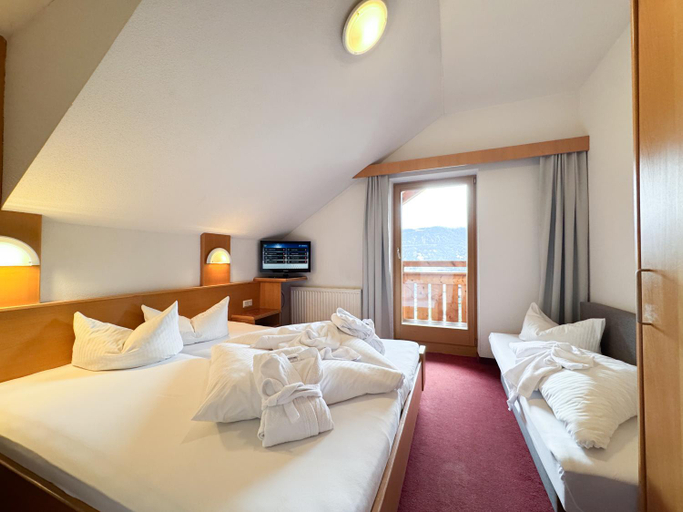 Bedroom 3, Erlebnishotel Fendels, Landeck