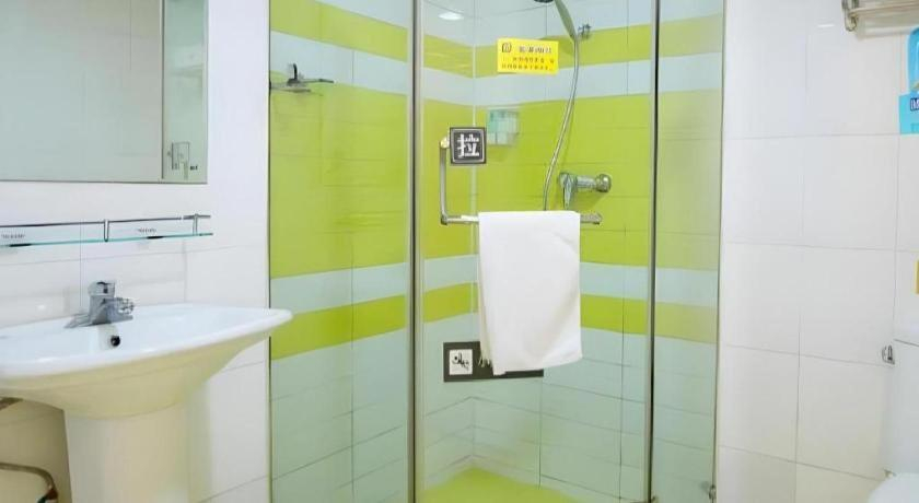 Bathroom 4, 7 Days Inn Guangrao Bus Station, Dongying