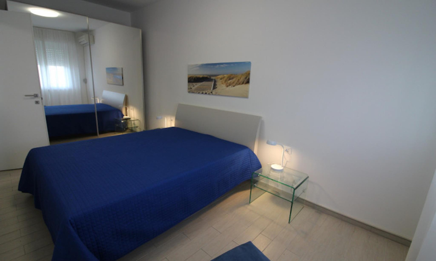 Bedroom 2, Apartment in a Residence close to the beach and Lignano Centre, Udine