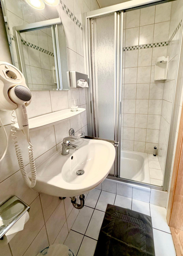 Bathroom, Hotel zur Post, Cham