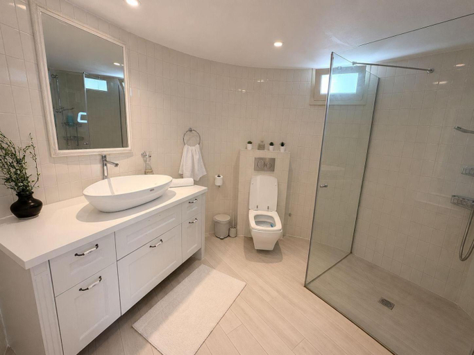 Bathroom 2, Noa's Place