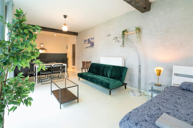 Separate living room 2, Antwerp Central 1BR/7P Apartment, Antwerpen