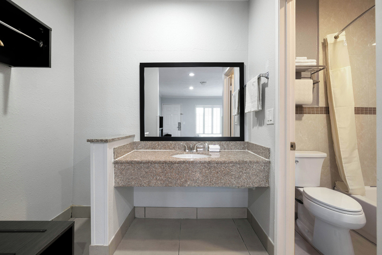 Bathroom 4, Motel 6 Anaheim, CA - Convention Center, Orange
