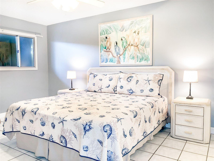 Bedroom, The Summit 215, Bay