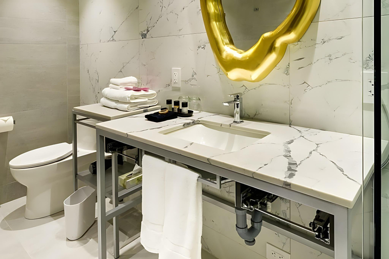 Bathroom 4, Monsieur Jean, Communauté-Urbaine-de-Québec