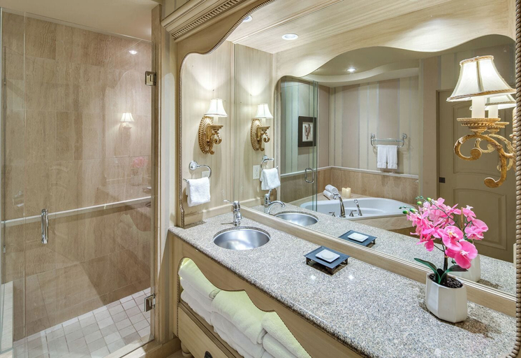 Bathroom 5, The Royal Kelowna, Central Okanagan