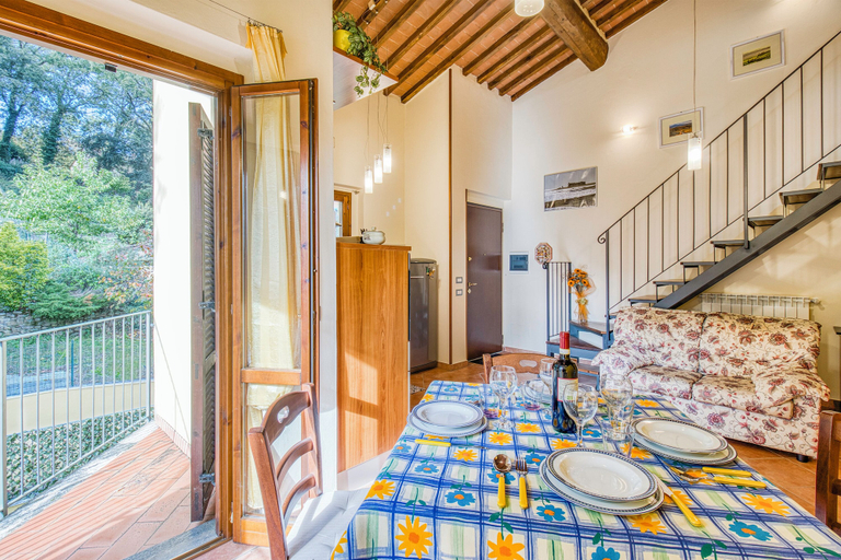 Interior 2, Tuscan Sun Duplex With Balcony and Shared Pool, Siena