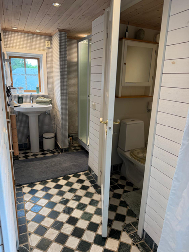 Bathroom 3, Stubbhuggets Lillstuga, Trosa