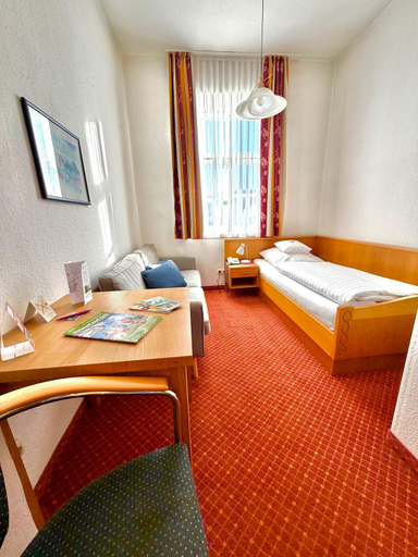 Bedroom 2, Hotel zur Post, Cham