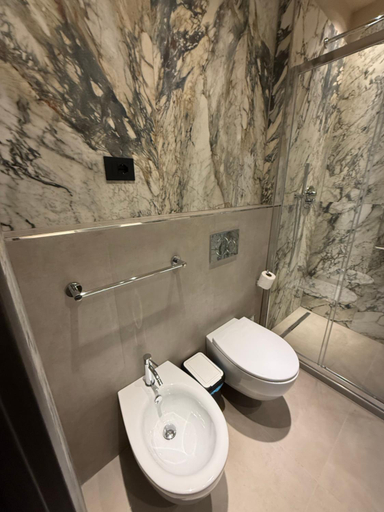 Bathroom 3, CAST AWAY, La Spezia
