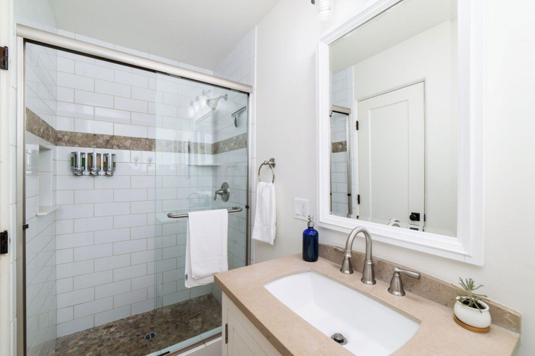 Bathroom 5, Pacific Villas, San Diego