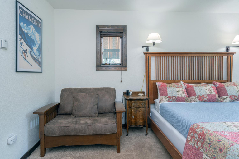 Bedroom 2, Manitou Lodge 1 by Alpine Lodging Telluride, San Miguel