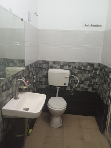 Bathroom 3, Paarijat PG, Udaipur