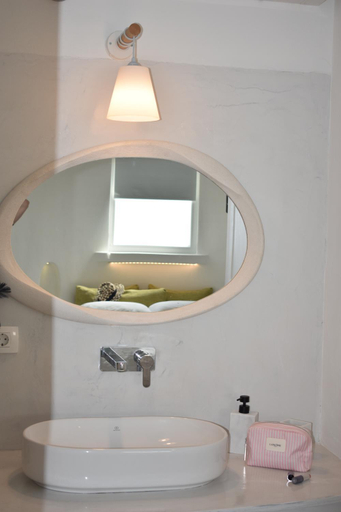 Bathroom 2, Thronos, South Aegean
