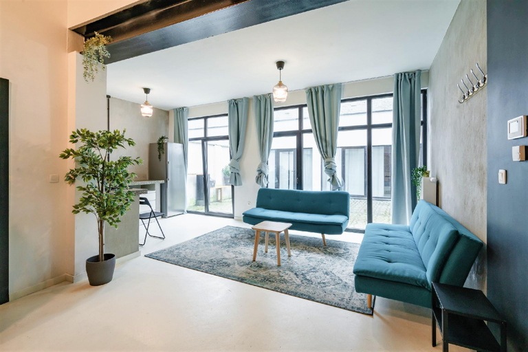Separate living room 5, Antwerp Central Superior Apartment, Antwerpen