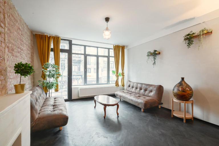 Separate living room 2, Grand Central Station Two Bedroom Apartment, Antwerpen
