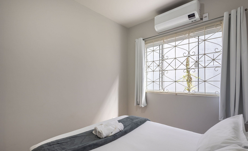 Room 2, Comfort and Convenience in Downtown Itajai - CAR, Itajaí