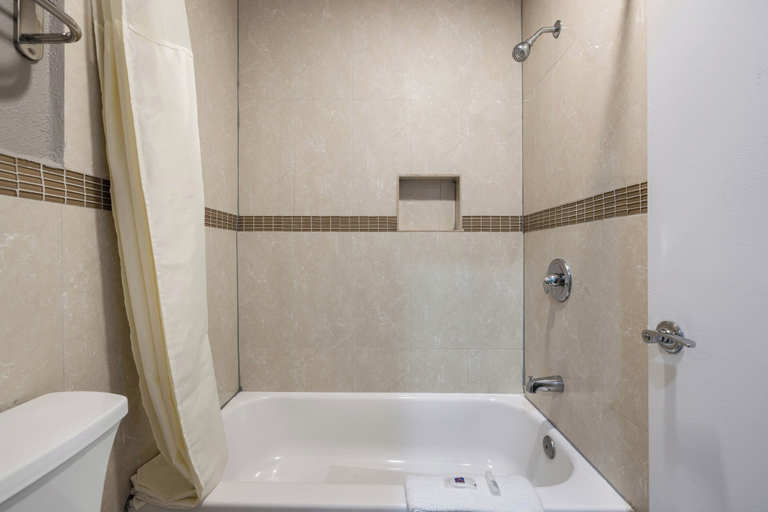 Bathroom 4, Motel 6 Anaheim, CA - Convention Center, Orange