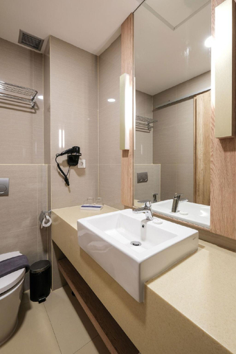 bathroom 12