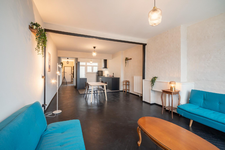 Separate living room 4, 2BR Apartment Near Grand Central for 14P, Antwerpen