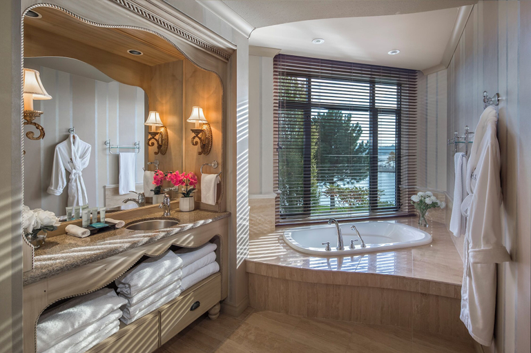 Bathroom 4, The Royal Kelowna, Central Okanagan
