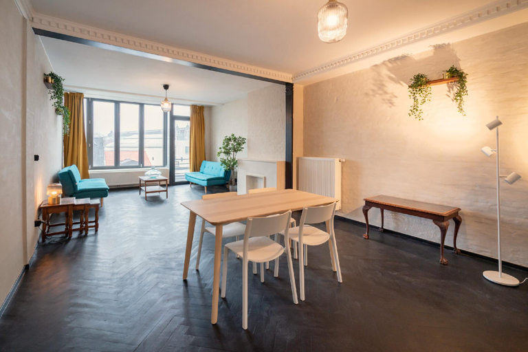 Separate living room 4, Comfortable 2BR/14P Apartment – Central Antwerp, Antwerpen