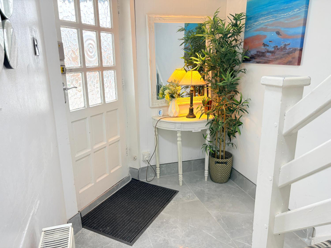 Public Area 2, Luton Airport Guest House, Luton