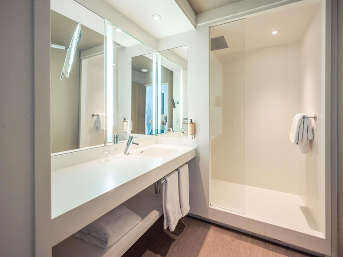 Bathroom 5, Mercure Troyes Centre Hotel, Aube