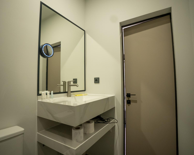 Bathroom 4, TourAsia Hotel, Bishkek