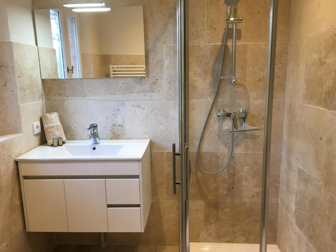Bathroom 5, les Figuiers, Var