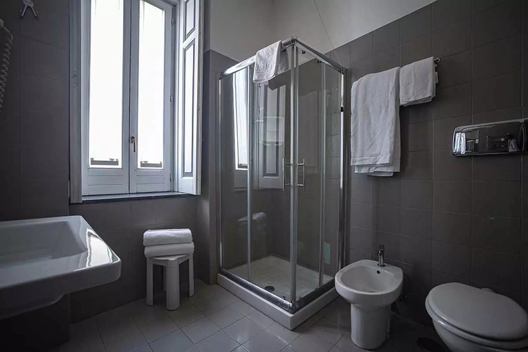 Bathroom 5, Hotel del Real Orto Botanico, Napoli