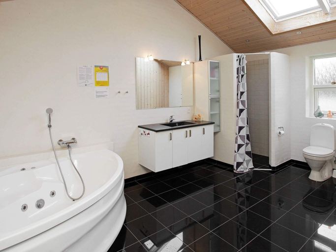 Bathroom 3, 8 person holiday home in Jerup, Frederikshavn