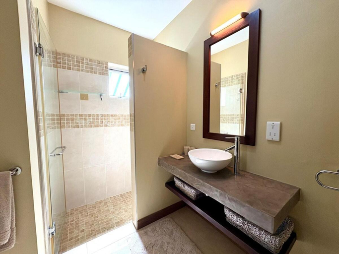 Bathroom 4, Tropical villa