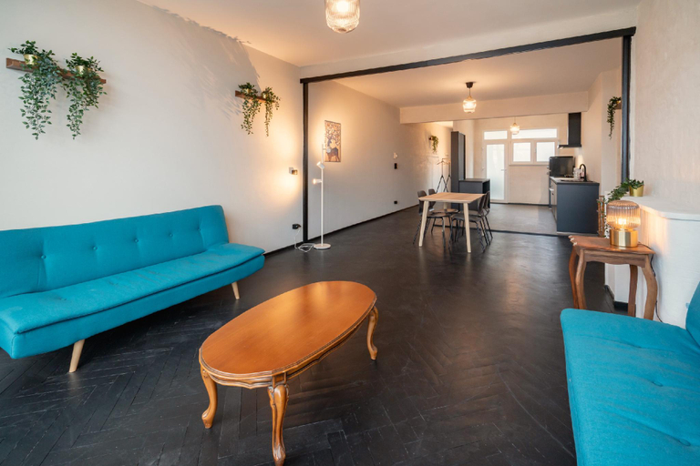 Separate living room 2, 2BR Apartment Near Grand Central for 14P, Antwerpen