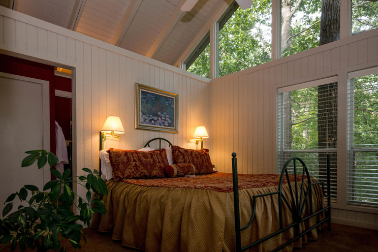 Bedroom 2, Beaver Lake Cottages, Carroll