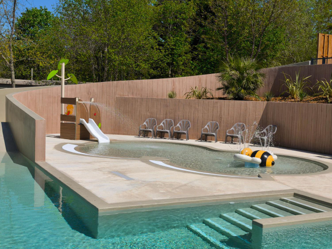 Swimming pool 5, Camping Les Charmes, Dordogne