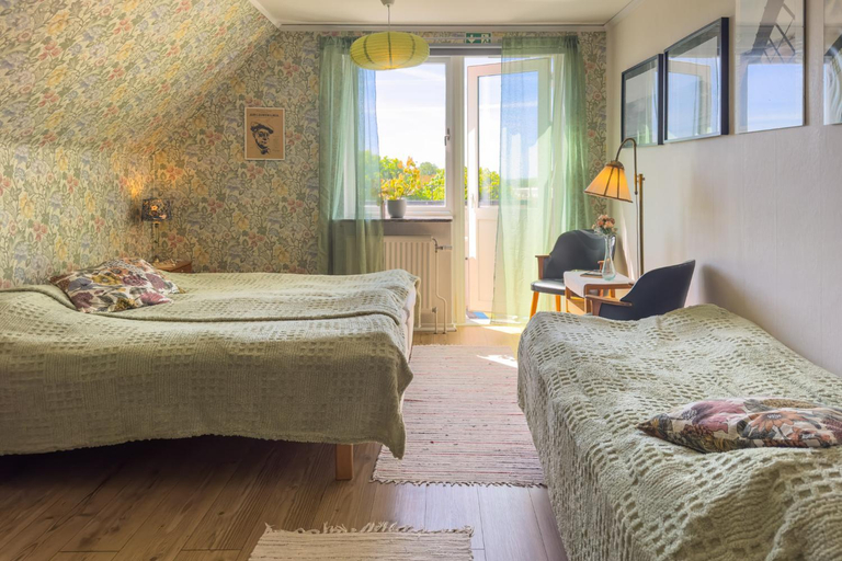 Bedroom 2, Bed and books pa Osterlen, Ystad