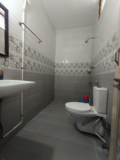 Bathroom 4, Sri Murugan beach paradise hotel , Kancheepuram