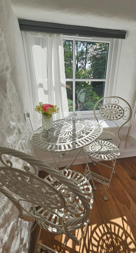 Business Facilities, Primrose Cottage peaceful room and private garden, Cornwall