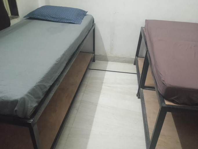 Bedroom 2, Paarijat PG, Udaipur