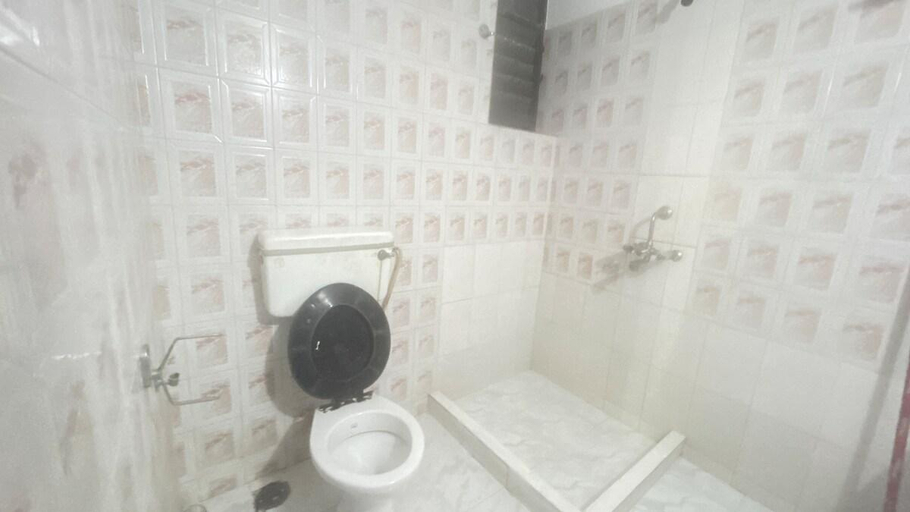 Bathroom 3, Muffys Pool Apartment, North Goa